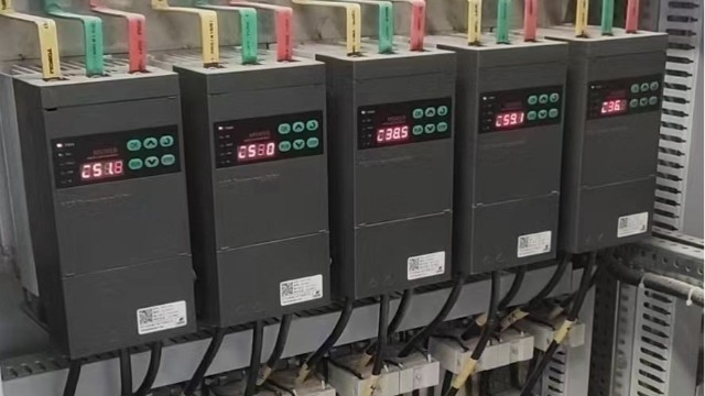 電力調(diào)整器的控制算法中，有無采用先進(jìn)的模型預(yù)測(cè)控制（MPC）或強(qiáng)化學(xué)習(xí)方法？