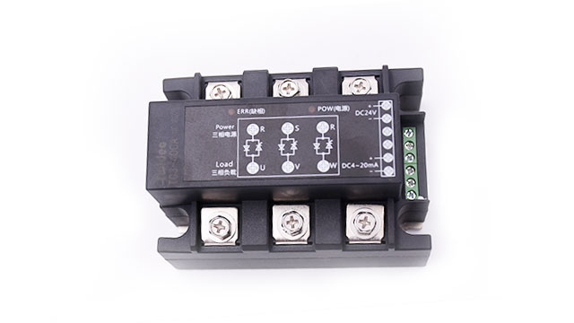 負(fù)載作用下的電力調(diào)整器