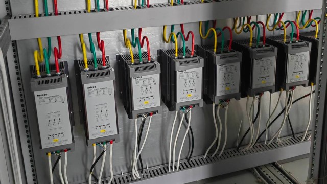 吹瓶機為什么要選用電力調整器