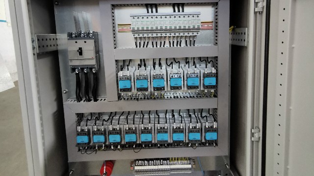 工業(yè)烤箱使用固態(tài)繼電器時需要注意什么嗎？