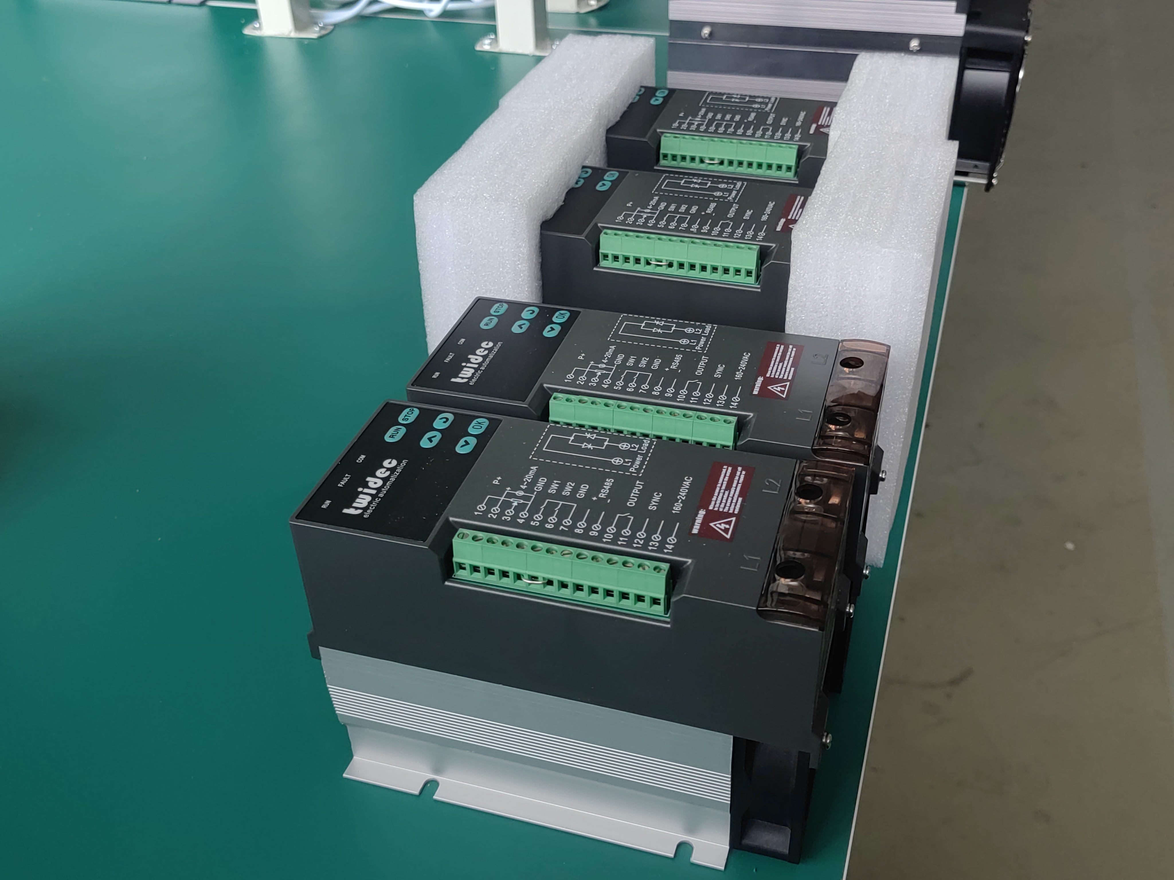 單相TM數(shù)字調(diào)功器25~150A 單相TM數(shù)字調(diào)功器25~150A