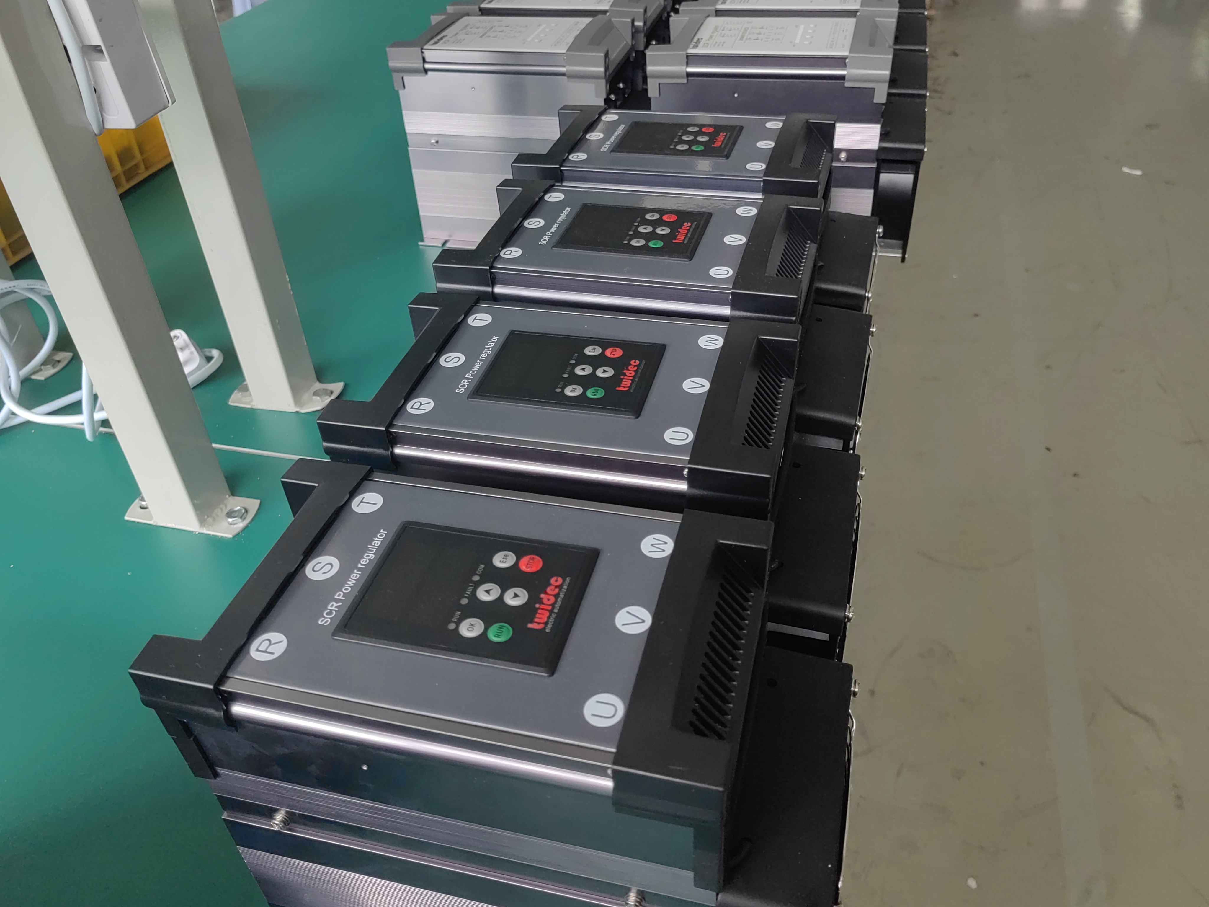 三相TM數(shù)字調(diào)功器25~200A 三相TM數(shù)字調(diào)功器25~200A