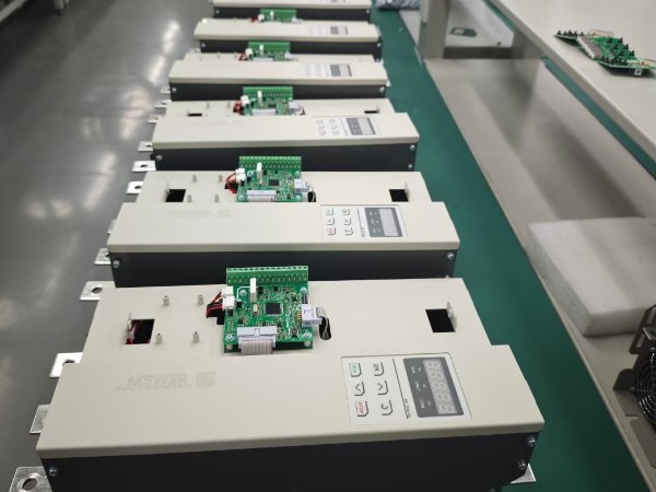 三相SH高端調(diào)功器25~2000A 三相SH高端調(diào)功器25~2000A