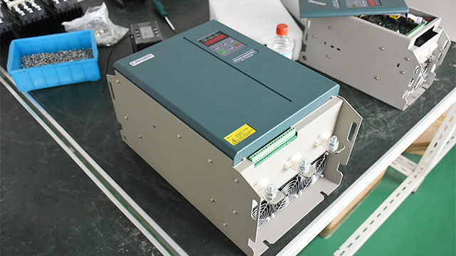 電壓調節(jié)器的恒電壓原理