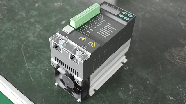 可控硅調(diào)壓模塊是如何運(yùn)作的呢？