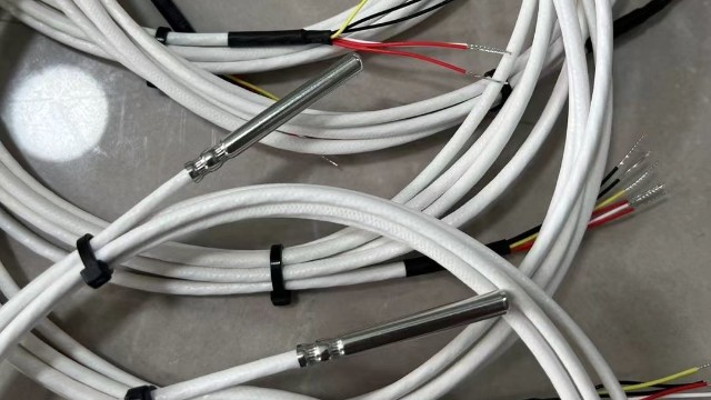 熱電阻的精度高還是熱電偶的精度高？