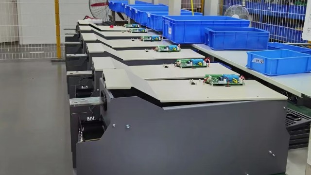 電力調(diào)整器中的PWM（脈寬調(diào)制）控制是如何實現(xiàn)的？